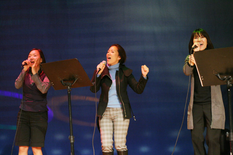 011109-worship (2).jpg